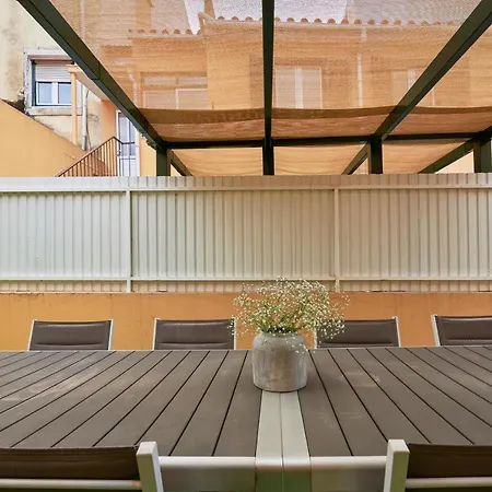 Апартаменты Renovated And Spacious Duplex With Patio, By Timecooler