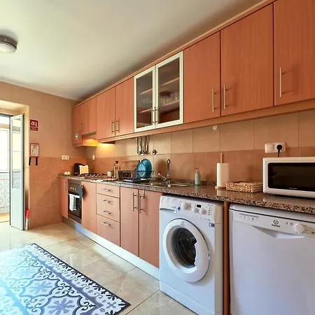 Renovated And Spacious Duplex With Patio, By Timecooler Апартаменты Лиссабон