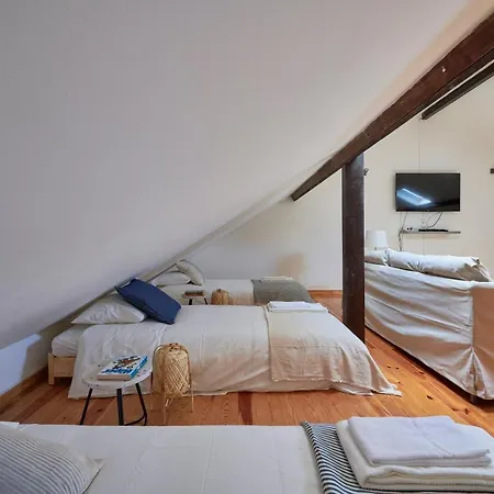 Renovated And Spacious Duplex With Patio, By Timecooler Апартаменты Лиссабон