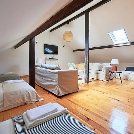 Апартаменты Renovated And Spacious Duplex With Patio, By Timecooler