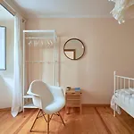 Lägenhet Renovated And Spacious Duplex With Patio, By Timecooler