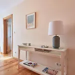 Lägenhet Renovated And Spacious Duplex With Patio, By Timecooler *