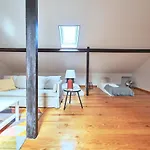 Renovated And Spacious Duplex With Patio, By Timecooler Lisboa