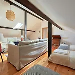 Renovated And Spacious Duplex With Patio, By Timecooler Lägenhet *