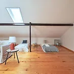 Lägenhet Renovated And Spacious Duplex With Patio, By Timecooler