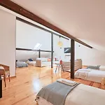 Renovated And Spacious Duplex With Patio, By Timecooler Lägenhet Lisboa
