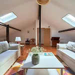 Renovated And Spacious Duplex With Patio, By Timecooler Lägenhet