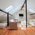 Lägenhet Renovated And Spacious Duplex With Patio, By Timecooler
