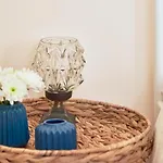 Renovated And Spacious Duplex With Patio, By Timecooler Lägenhet *