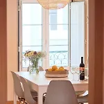 Lägenhet Renovated And Spacious Duplex With Patio, By Timecooler
