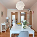 Lägenhet Renovated And Spacious Duplex With Patio, By Timecooler *