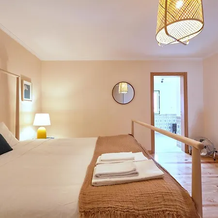 Renovated And Spacious Duplex With Patio, By Timecooler Lisbon