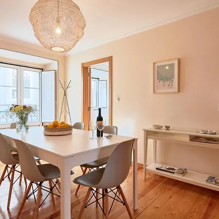 Renovated And Spacious Duplex With Patio, By Timecooler Lisbon