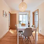 Renovated And Spacious Duplex With Patio, By Timecooler