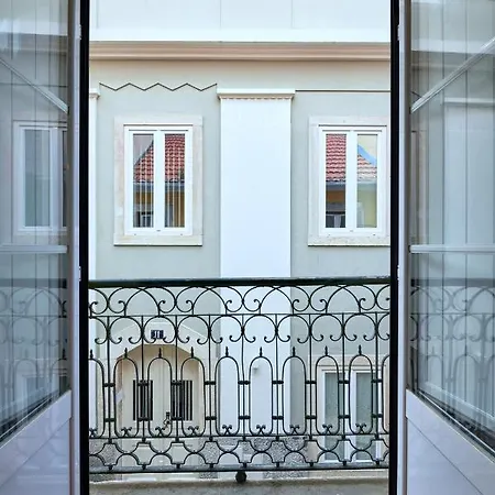 Renovated And Spacious Duplex With Patio, By Timecooler * Lisboa