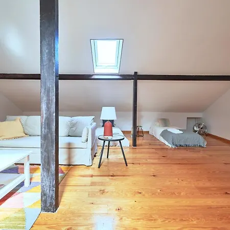 Renovated And Spacious Duplex With Patio, By Timecooler Lisboa