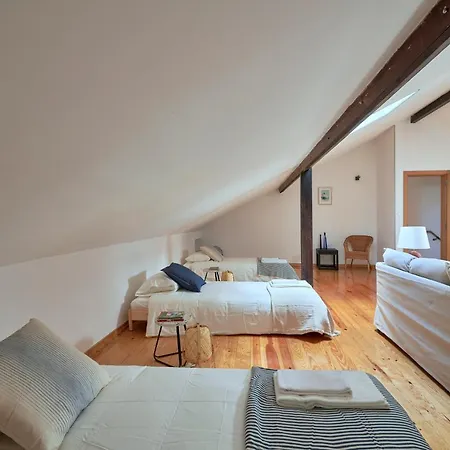 Apartment Renovated And Spacious Duplex With Patio, By Timecooler Lissabon