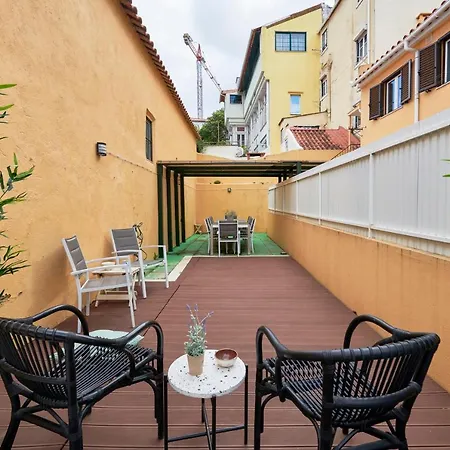 Διαμέρισμα Renovated And Spacious Duplex With Patio, By Timecooler