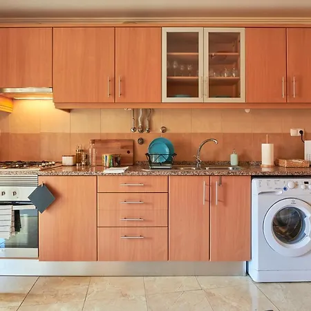 Renovated And Spacious Duplex With Patio, By Timecooler