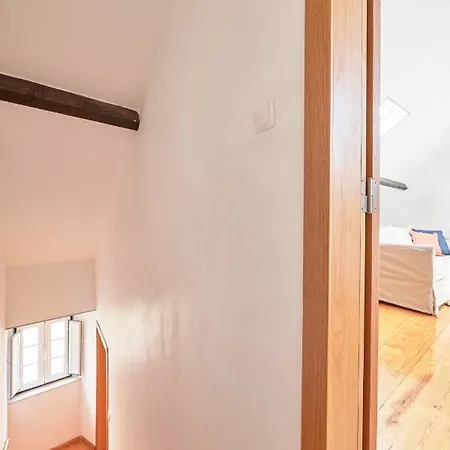 Renovated And Spacious Duplex With Patio, By Timecooler Lägenhet
